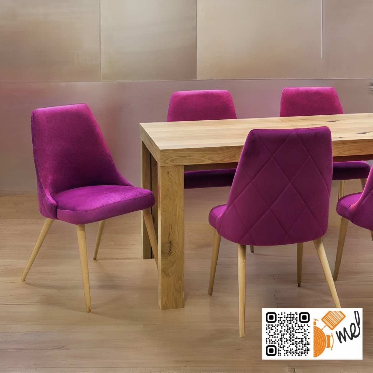 Stół o ośmiu nogach wraz z krzesłami welurowymi w kolorze różowym