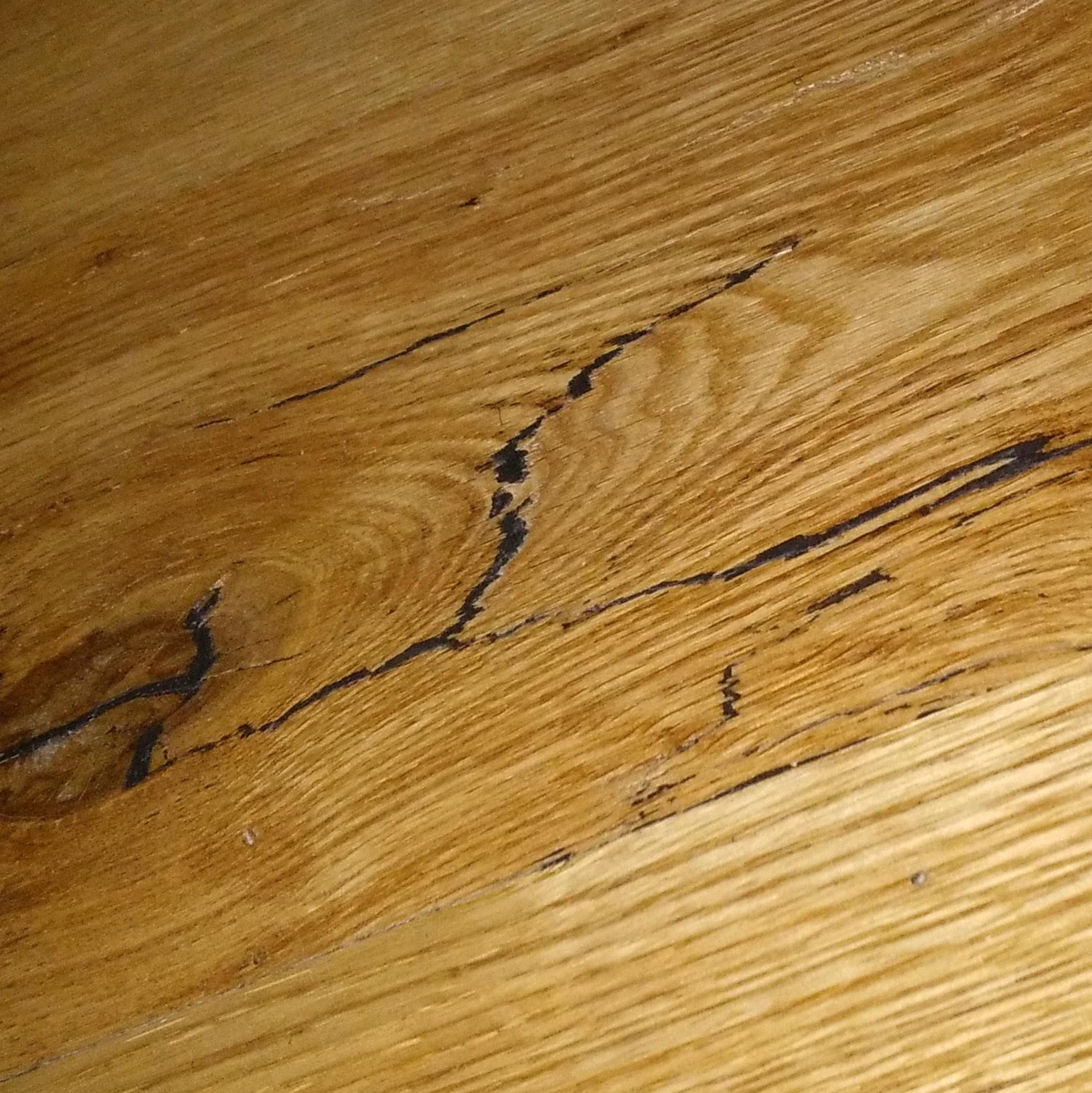 Wypełniacze uszczerbków w drewnie - czarny kit stolarski