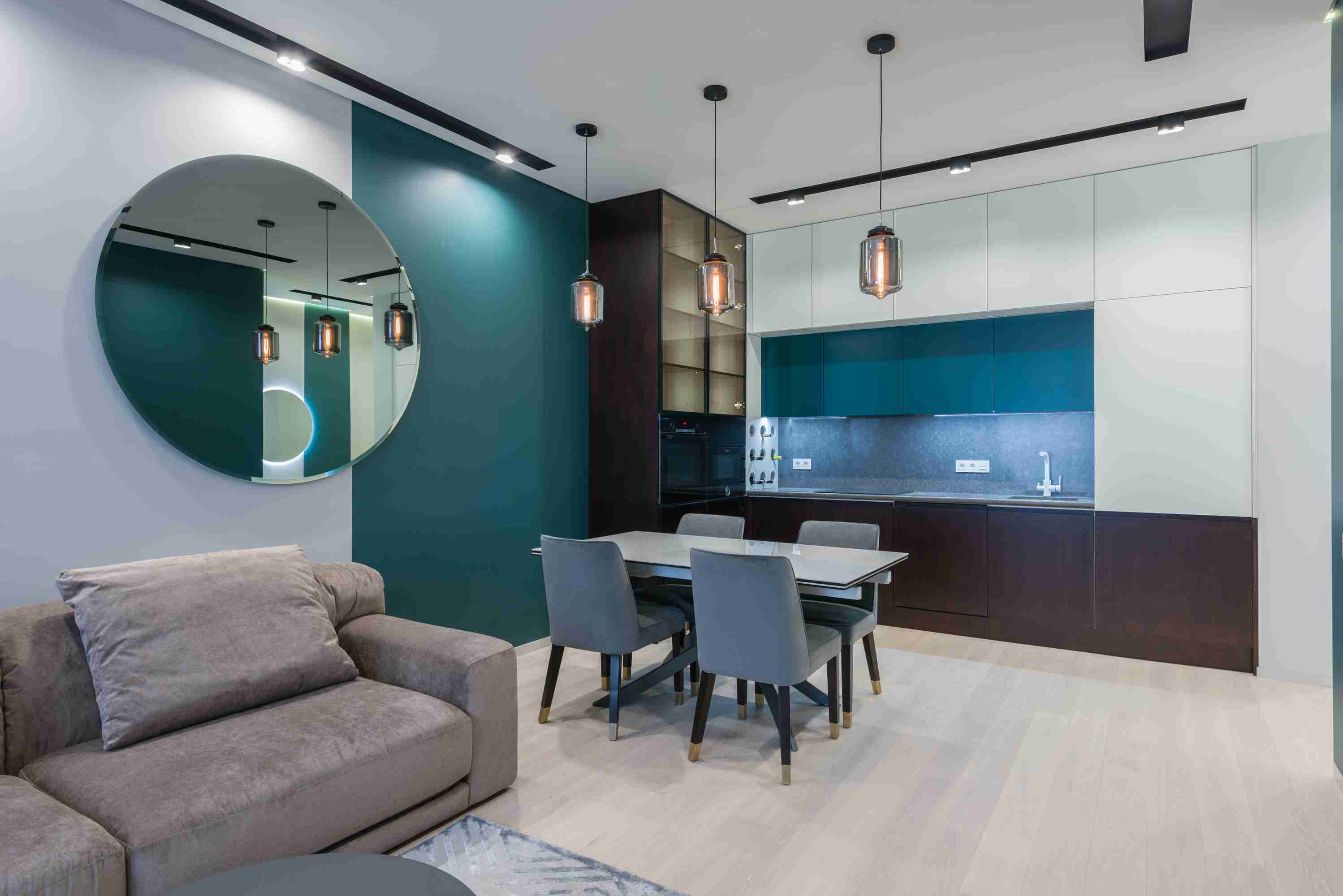salon w przytulnym klimacie z fotelem welurowym / Salon loft w stylu industrialnym - aranżacje 2021