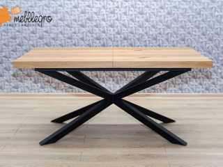 drewniany mały stolik loftowy na metalowych nogach X