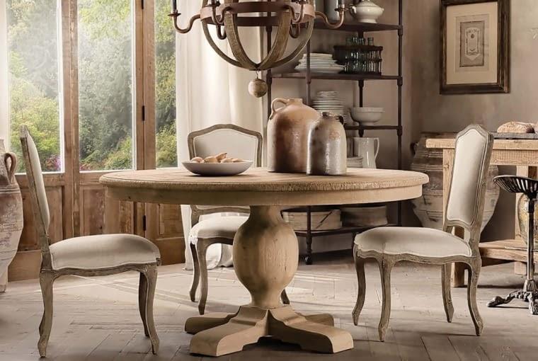 Okrągły stół z orzechowego lub dębowego drewna to wiecznie żywa klasyka / mebllegro
