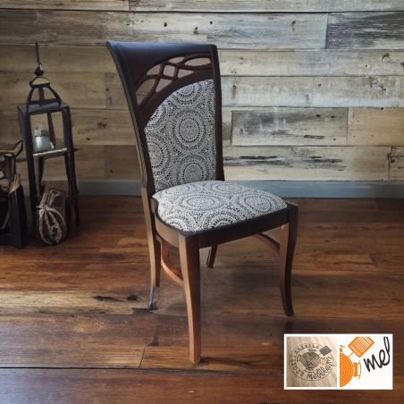 Eleganckie Krzesło K28 Diament z Drewnianymi Nogami