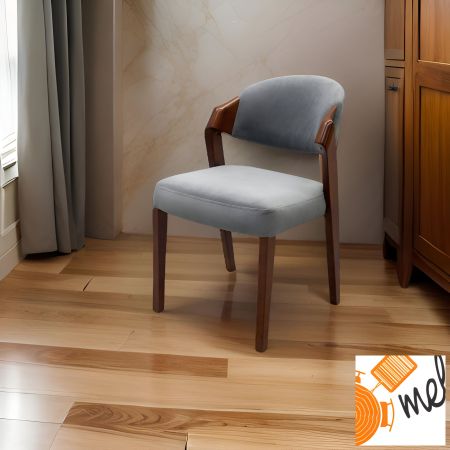 drewniane krzesło tapicerowane
