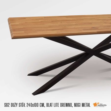 Stół drewniany dębowy na nogach metalowych, skosy blatu podkreślają materiał